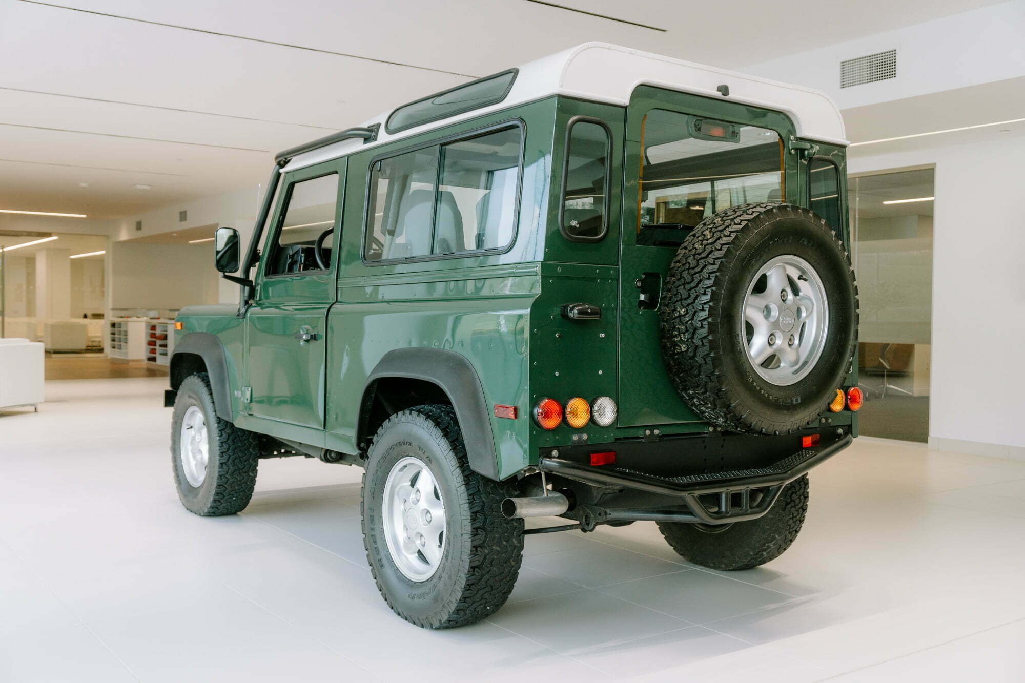 Defender 90, Land Rover